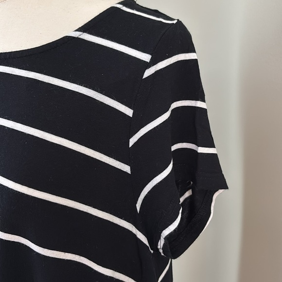 Strazzi Black and White Striped Tunic Length Tee with Sharkbite Hem Size L - Picture 4 of 7